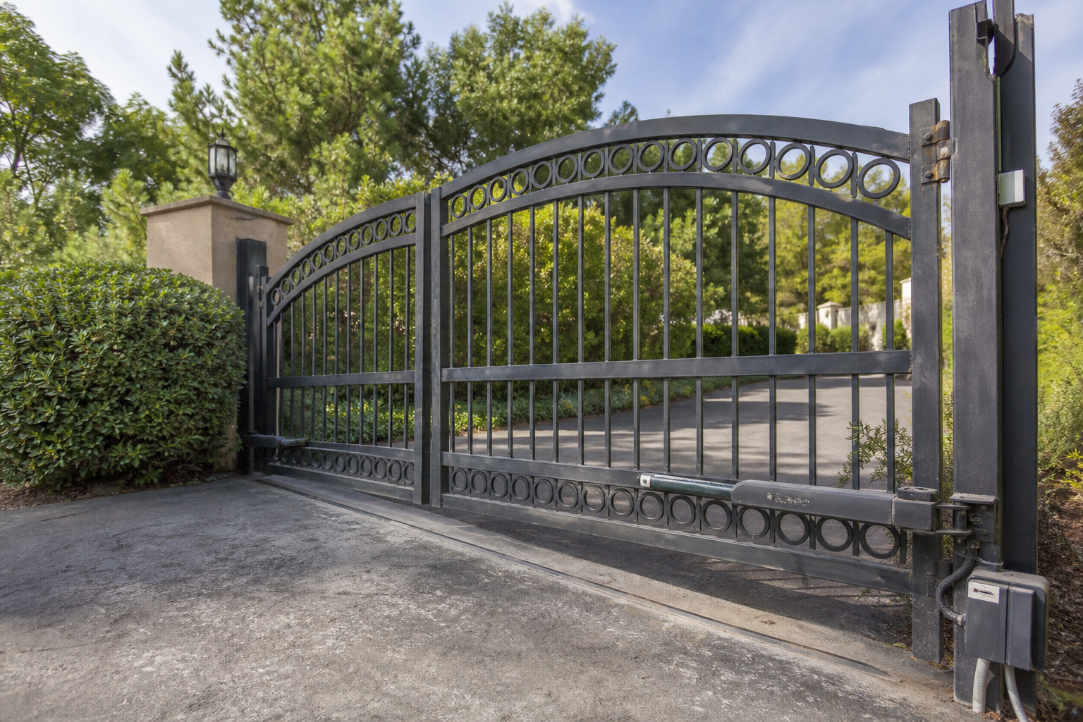 Top Signs You Need Gate Repair Service - Don’t Ignore These